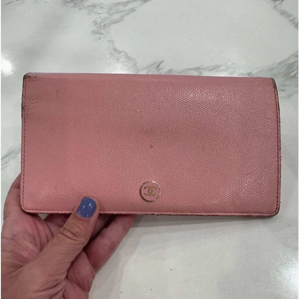Chanel Vintage enamel snap large pink Wallet 100% AUTHENTIC !!